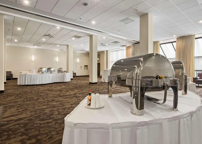 Western Pontoon Hotel 4*