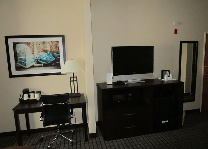 Western Pontoon Hotel 4*