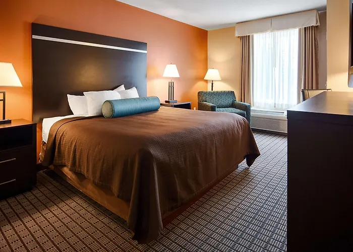 Western Pontoon Hotel 4*